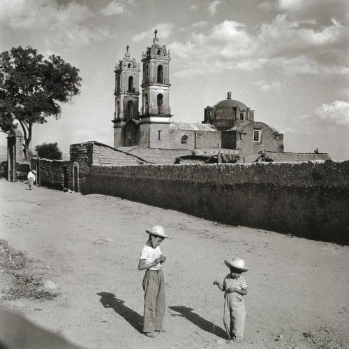 DOS NINOS EN LA CALLE