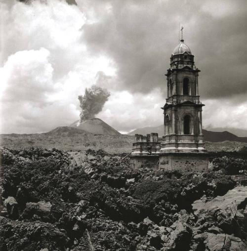 ERUPCION DEL PARICUTIN Y TEMPLO DE PARANGARICUTIRO