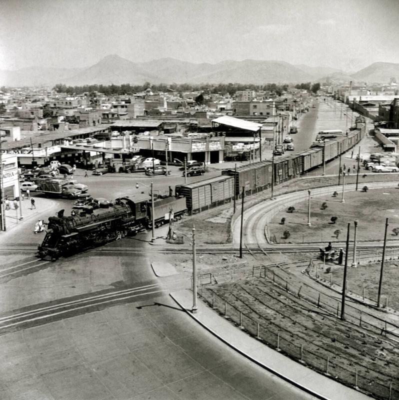 FERROCARRIL EN LA GLORIETA DE PERALVILLO