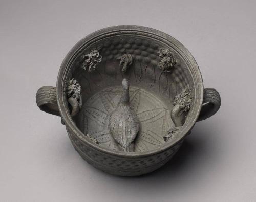 Handled Bowl with Bird and applied decoration (Búcaro de Indias)