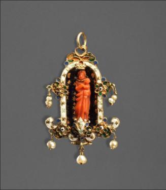 Pendant with the virgin and child in a niche